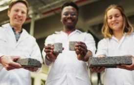 Des étudiants fabriquent des briques à base d’urine